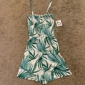NWT Romper Shorts Size Small Green and White